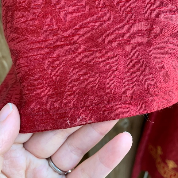 Silky Red Embroidered Caftan - Picture 7 of 8